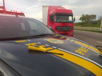 PRF prende caminhoneiro por embriaguez ao volante e tentativa de suborno em Araguaína/TO